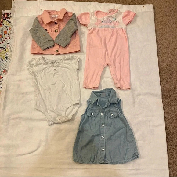 4 Pieces Bundle Baby Girls Clothes Size 0-9M - Picture 1 of 3